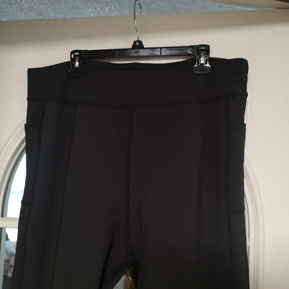 New Real Essentials Black Cropped Leggings Pockets Women's 3X - Picture 2 of 2